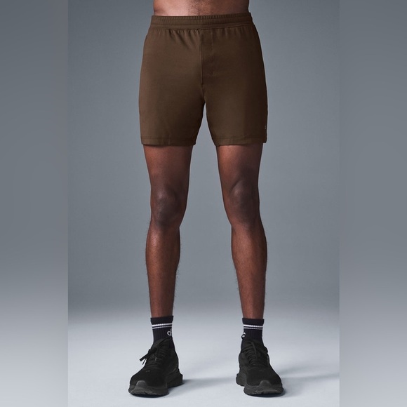 ALO Yoga Men's Brown Shorts 7" Conquer React Performance Short - Picture 3 of 11